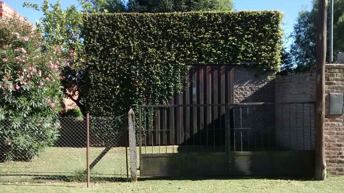 Quienes Somos, Primer galpon